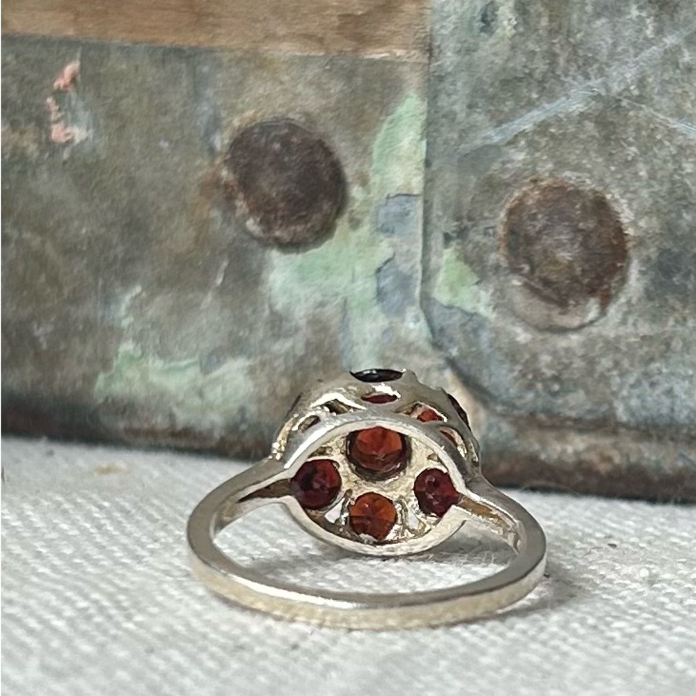 Vintage Sterling and Garnet Ring - Picture 3 of 7